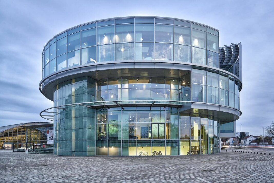 2025 wird das Audi museum mobile 25 Jahre: Erster Vortragsabend des Jahres mit zwei Referenten