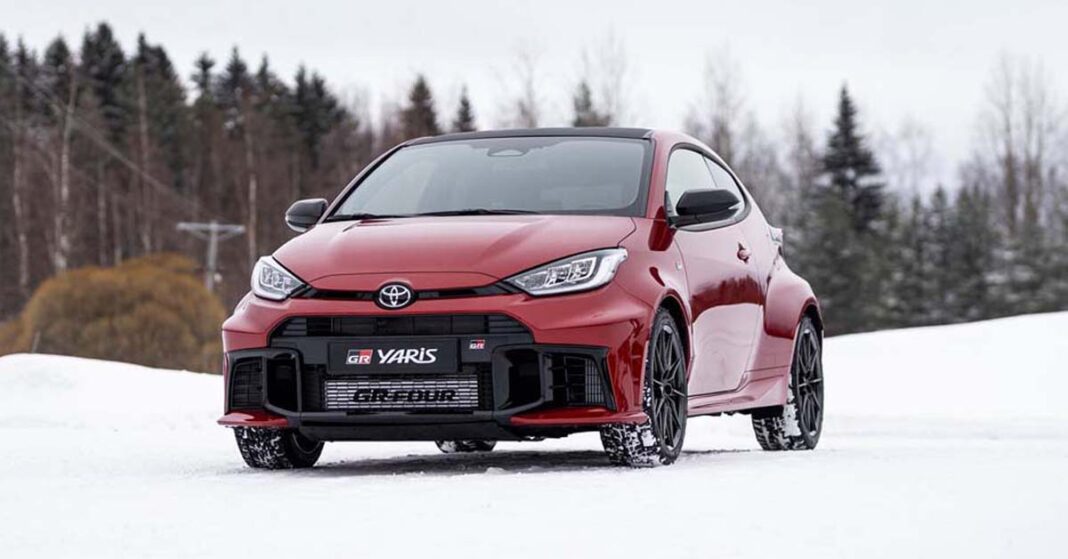 3缸对战12缸！ Toyota GR Yaris 改装版 VS Ferrari 812 Superfast 谁胜谁负？