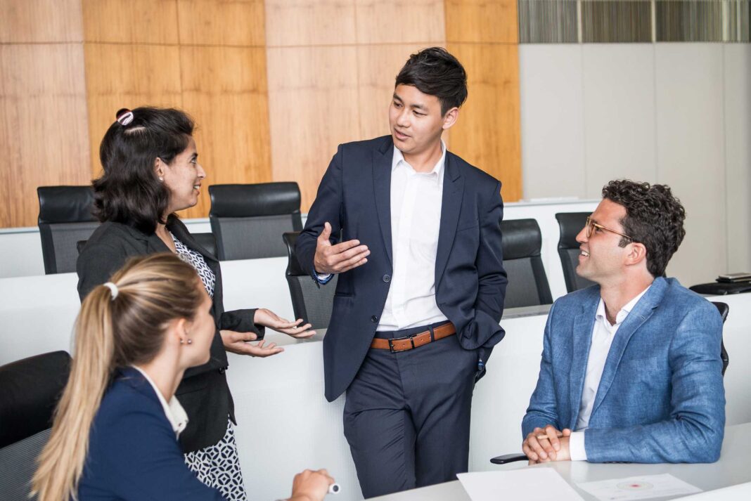 BMW Group und ESMT Berlin starten in das vierte Jahr des Change Maker Fellowship-Programms – mit Fokus auf Führung in einer digitalen Zukunft.