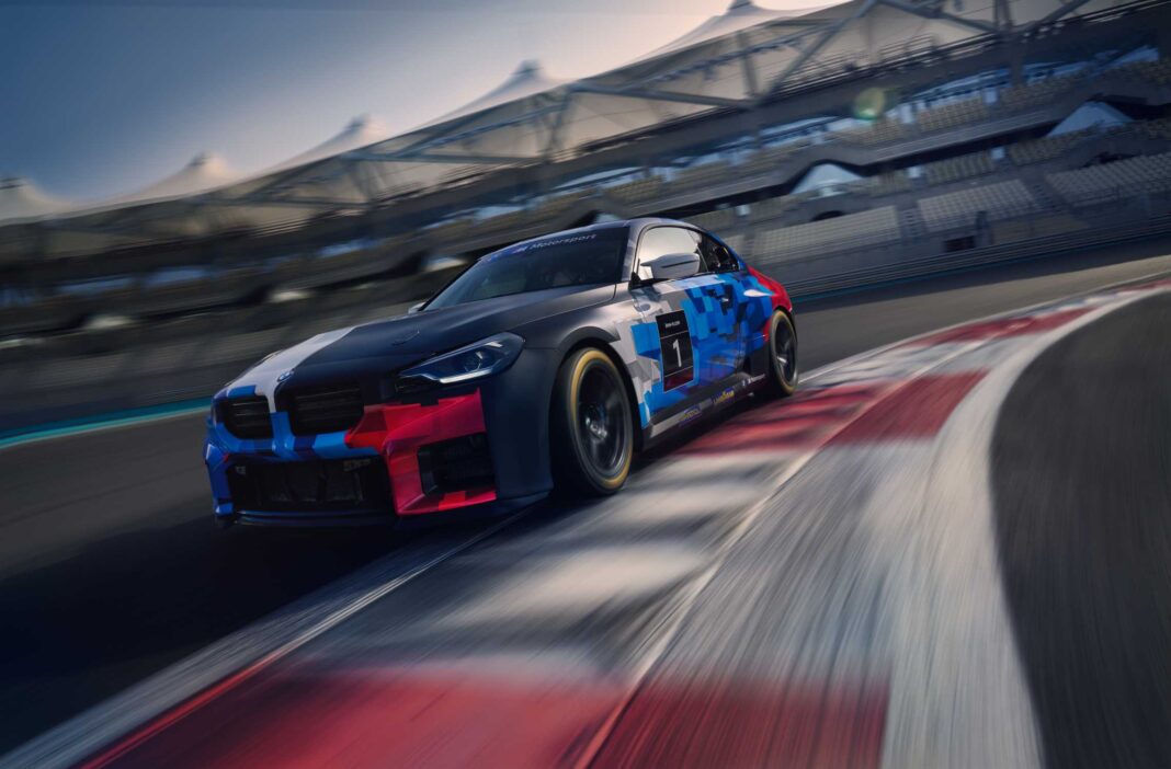 BMW M2 Racing absolviert letzten Härtetest – Drei BMW M Werksfahrer im Einsatz.
