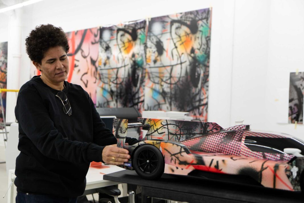 Größte Überblicksausstellung der BMW Art Car Künstlerin Julie Mehretu in Deutschland im K21. „KAIROS / Hauntological Variations“ zeigt Bandbreite von Mehretus Schaffen in der Kunstsammlung Nordrhein-Westfalen Düsseldorf – darunter die Original-Maquette des BMW Art Cars #20.