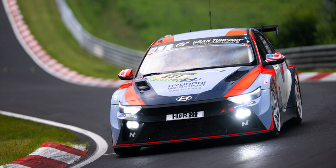 Hyundai Elantra N TCR, Nürburgring 24 saatte arka arkaya dördüncü zafer kazanıyor
