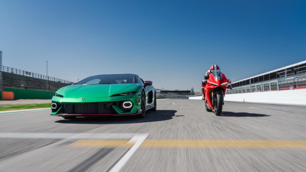 Lamborghini Temerario sfida la Ducati Panigale V4 ad Imola