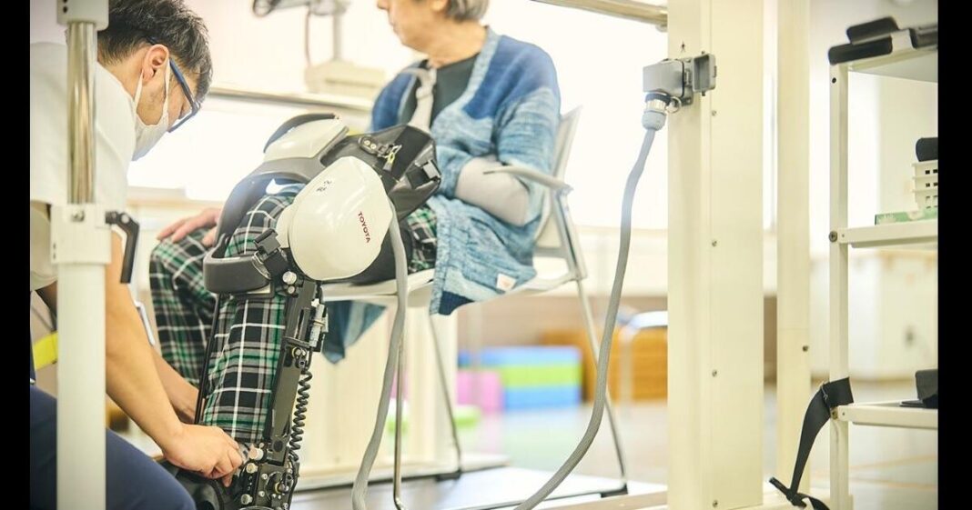 (Toyota Times) Günlük yaklaşık 800 inme kurbanı olan Toyota, yardım etmek için tıbbi robotlar inşa ediyor
