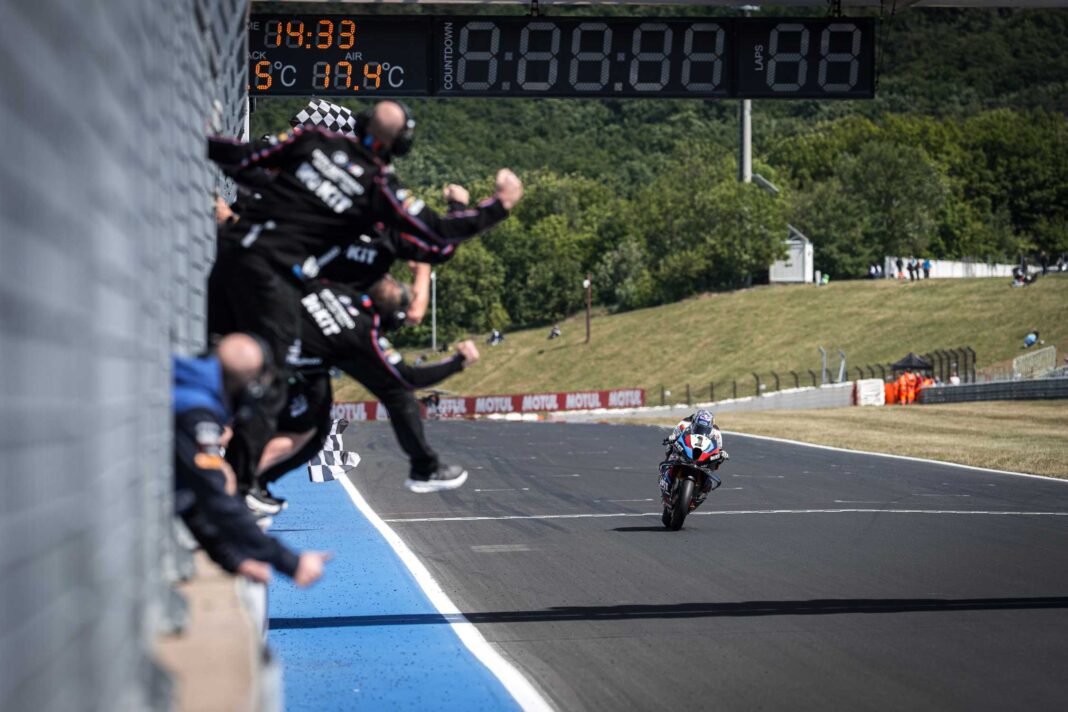 WorldSBK in Most: Toprak Razgatlioglu (fast) unschlagbar.