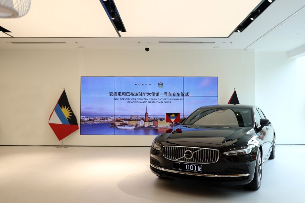 尊贵驾乘 外交之选 沃尔沃汽车向多国驻华使领馆交付一号公务用车